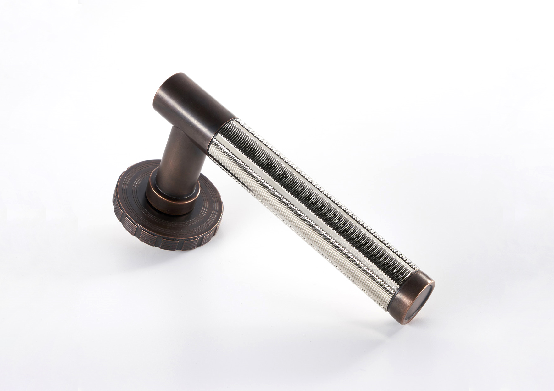 Дверная ручка на розетке Frank Allart 7752x004 полированный хром