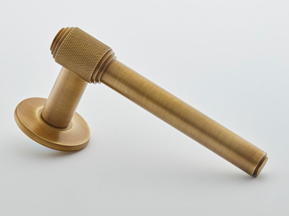 Дверная ручка на розетке Croft Chelsea 124 211 DBMA античная латунь