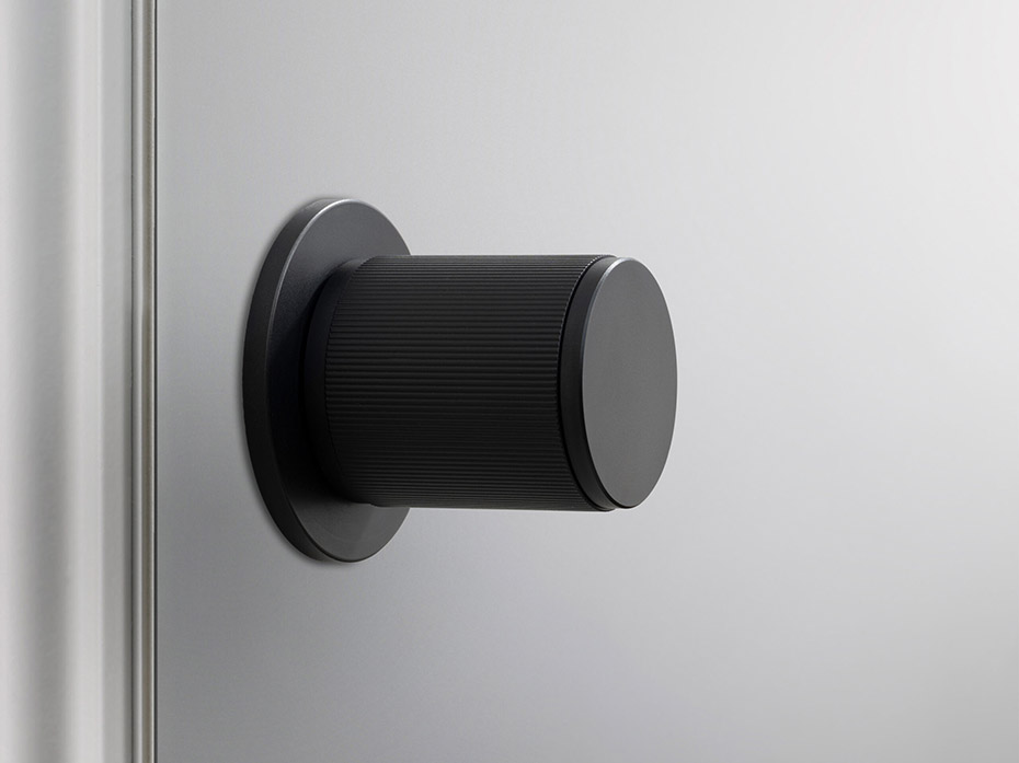 Дверная ручка-кноб D-40mm Buster and Punch Linear RDK-481052 черный