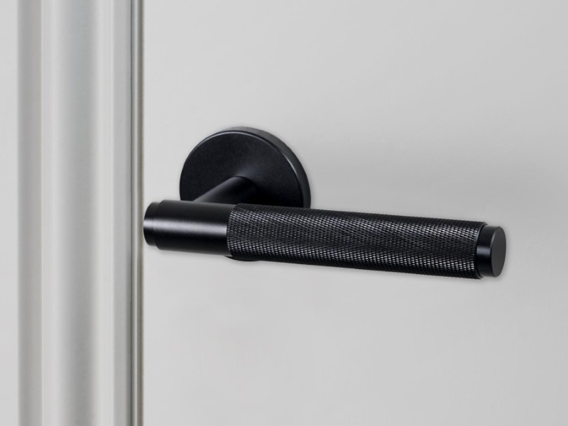 Дверная ручка на розетке Buster & Punch UK-LH-S-38-BL чернёная латунь