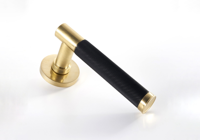 Дверная ручка на розетке Frank Allart 7747x005 чернёная латунь