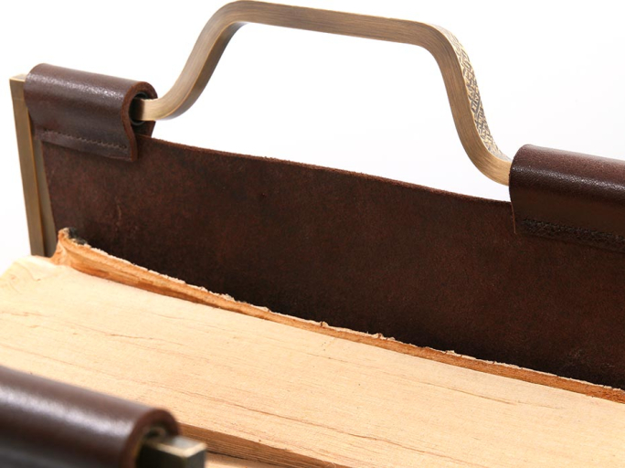 Дровница Furnitek FG-12030 античная латунь + чеканка