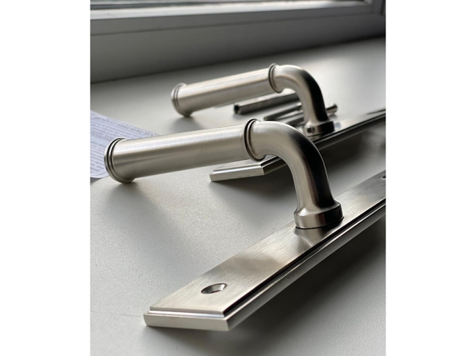 Ручка для балконной двери на узкой планке Frank Allart 7774597E01AA  матовый никель