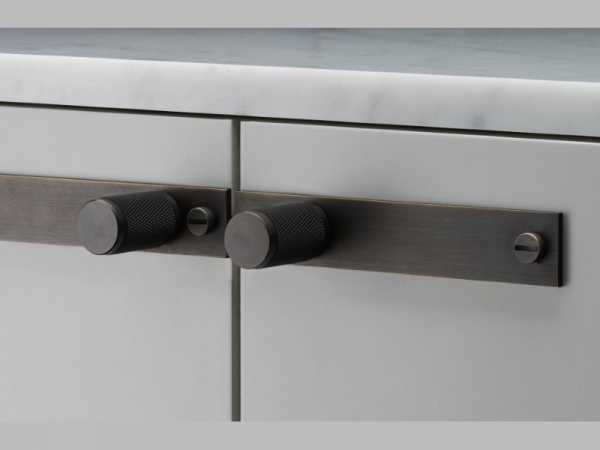 Мебельная ручка кнопка на планке Buster & Punch UK-KP-SM матовая бронза